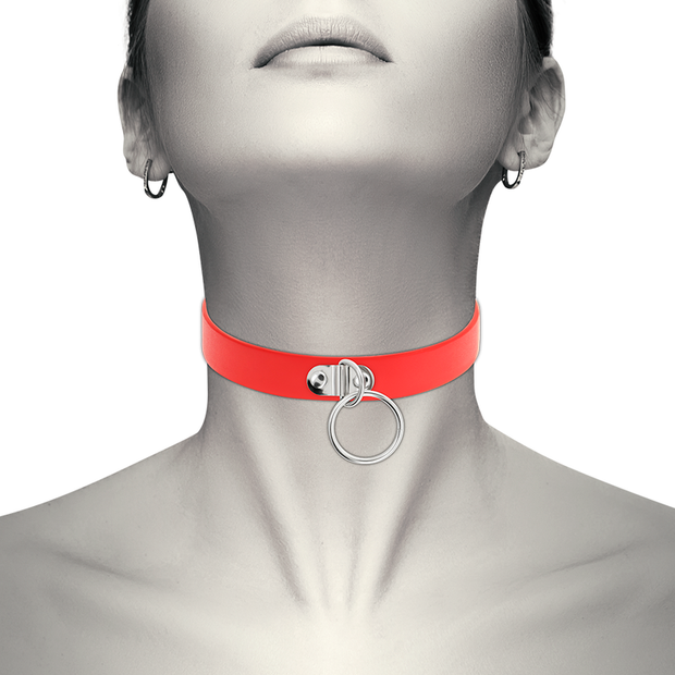 COQUETTE CHIC DESIRE – HALSBAND I RÖTT VEGANSKT LÄDER FÖR KVINNA FETISCH ACCESSOAR