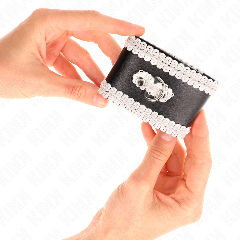 KINK - säädettävät ranneremmit valkoisella pitsisomisteella 20–23 cm x 5,5 cm