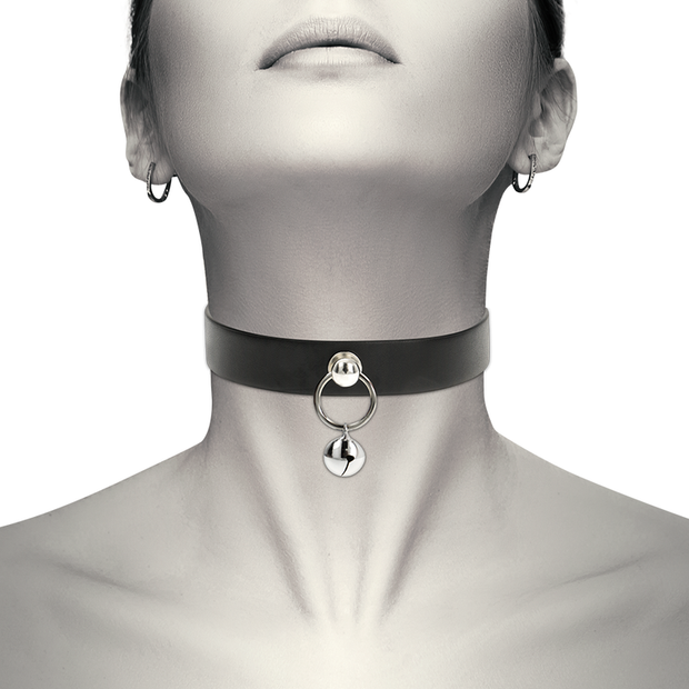 COQUETTE CHIC DESIRE - HALSBAND I VEGANLÄDER FÖR KVINNOR SKALLRA/RING